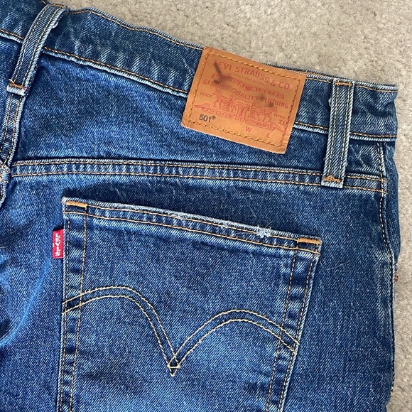 Levi’s dark wash jean shorts - Picture 3 of 8